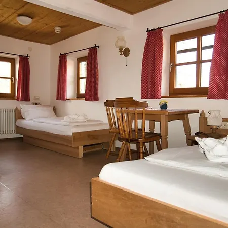 Labenbachhof Freizeit-schulungs Und Tagungszentrum 鲁波尔丁